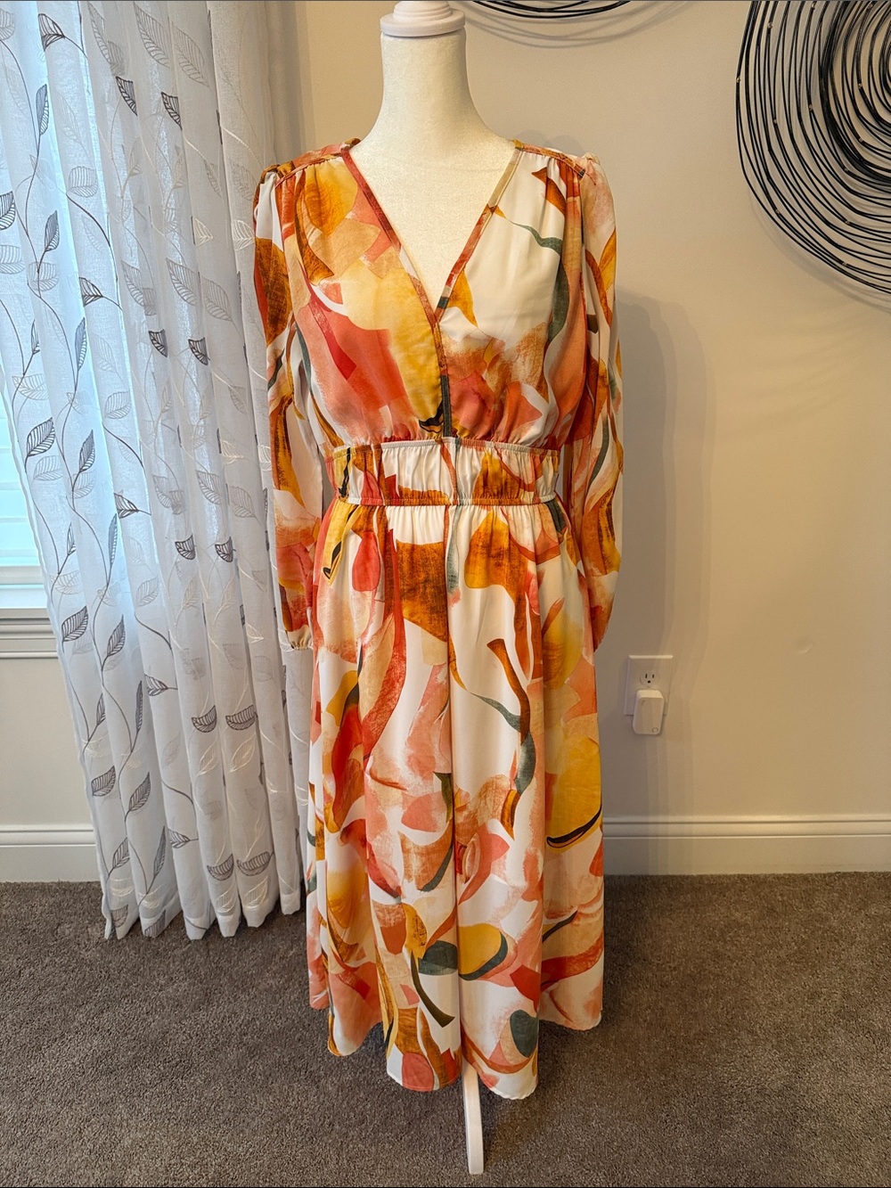 PrettyGarden Floral in White, Pale Peach,
Gold, and Green